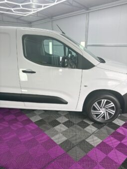 
										Peugeot Partner full									