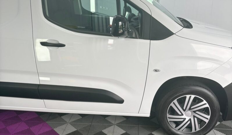 
								Peugeot Partner full									