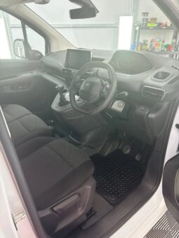 
										Peugeot Partner full									