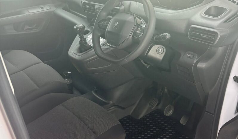 
								Peugeot Partner full									