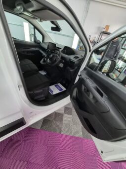 
										Peugeot Partner full									