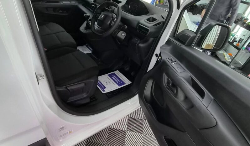 
								Peugeot Partner full									