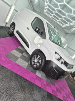 
										Peugeot Partner full									