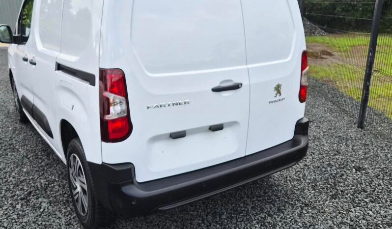 
								Peugeot Partner full									