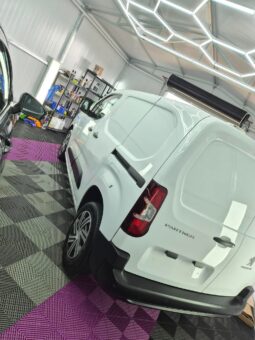 
										Peugeot Partner full									