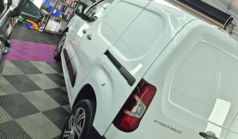 
								Peugeot Partner full									