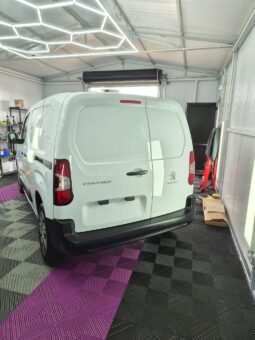 
										Peugeot Partner full									