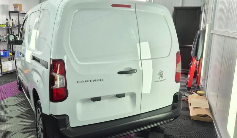 
								Peugeot Partner full									