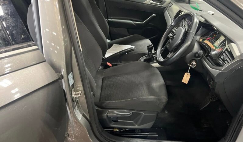 
								Volkswagen Polo full									