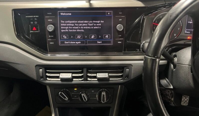 
								Volkswagen Polo full									