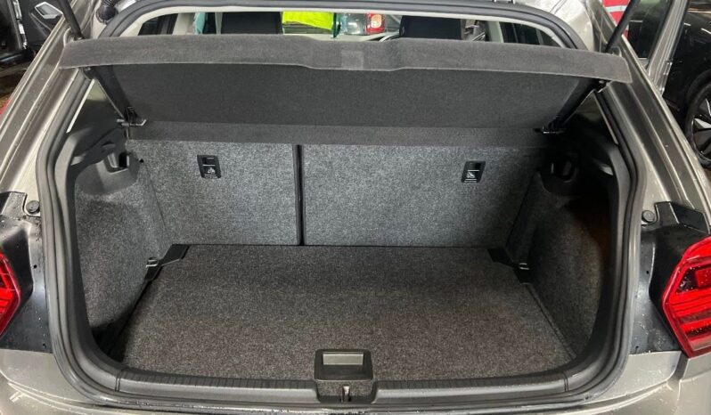 
								Volkswagen Polo full									