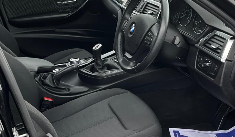 
								BMW 320D 2.0 XDRIVE SE full									