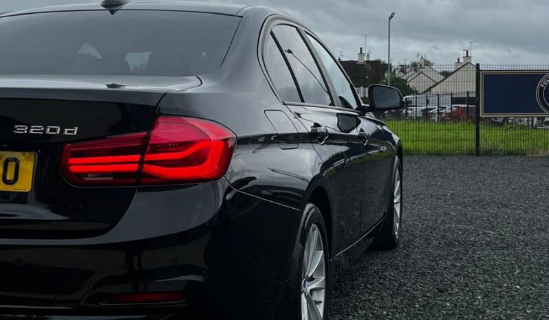 
								BMW 320D 2.0 XDRIVE SE full									