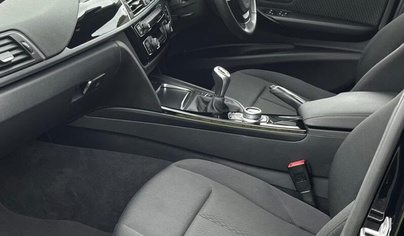 
								BMW 320D 2.0 XDRIVE SE full									